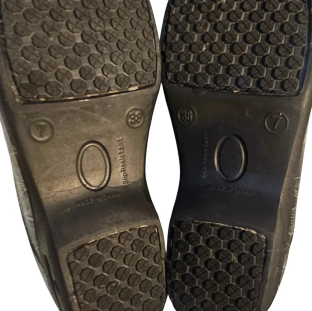 Revel AntiSlip Clogs For Women Size 7 Please Read Description - Picture 4 of 7